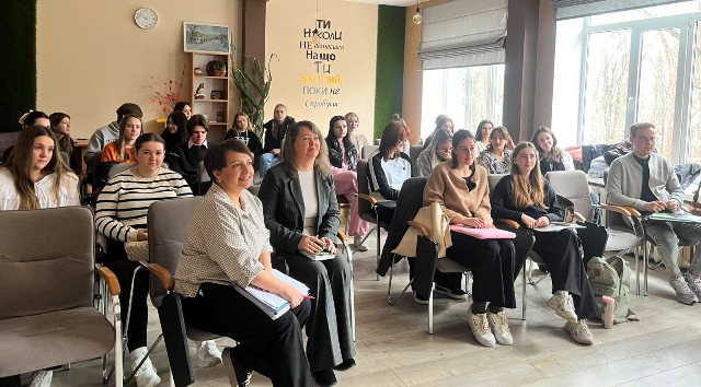 Уважно слухаємо доповідачів